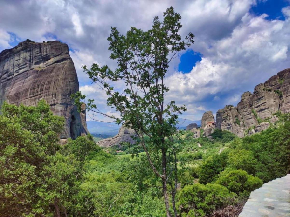 Enjoy Meteora Three Apartment กาลัมปากา ภายนอก รูปภาพ