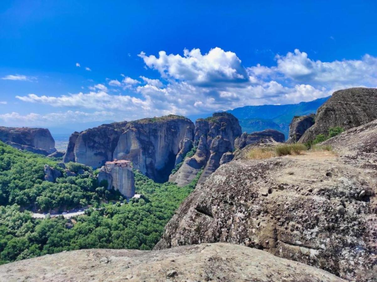 Enjoy Meteora Three Apartment กาลัมปากา ภายนอก รูปภาพ