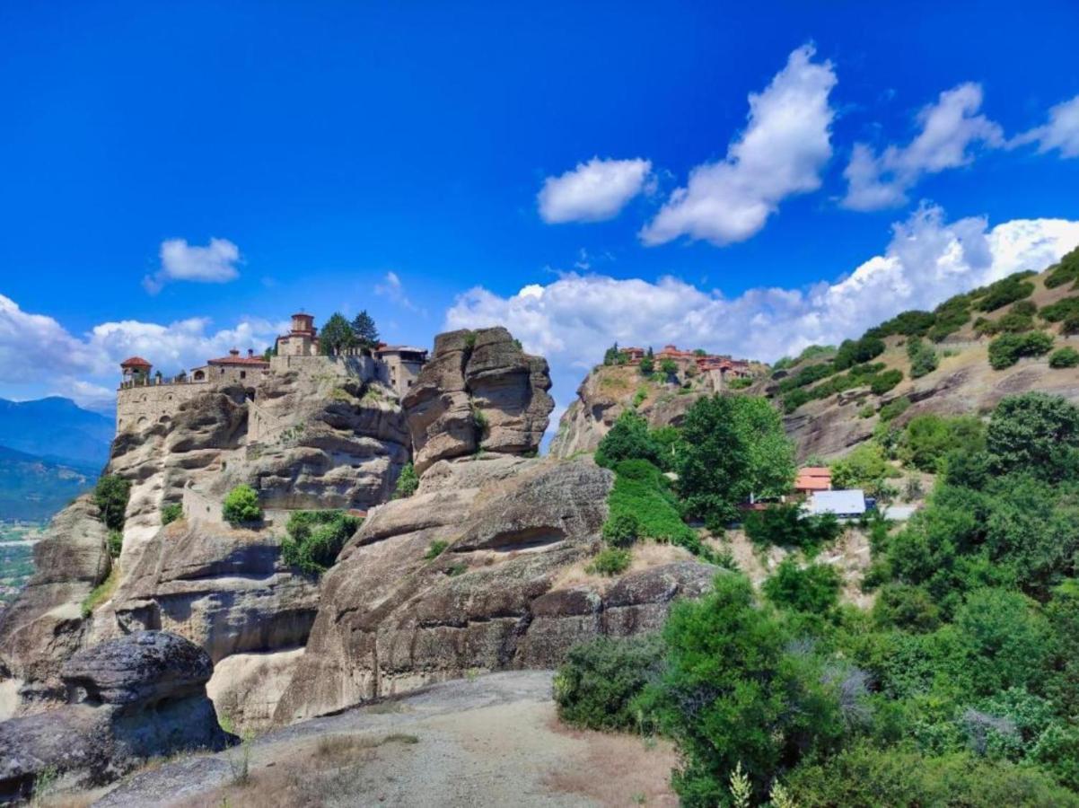 Enjoy Meteora Three Apartment กาลัมปากา ภายนอก รูปภาพ